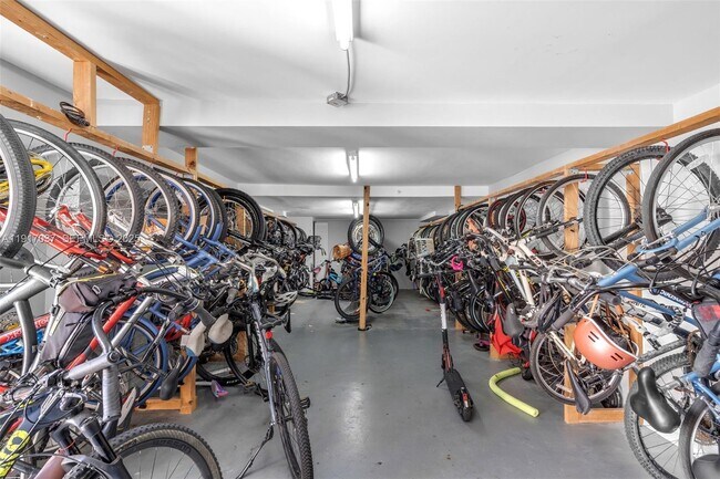 Building Photo - 575 Crandon Blvd