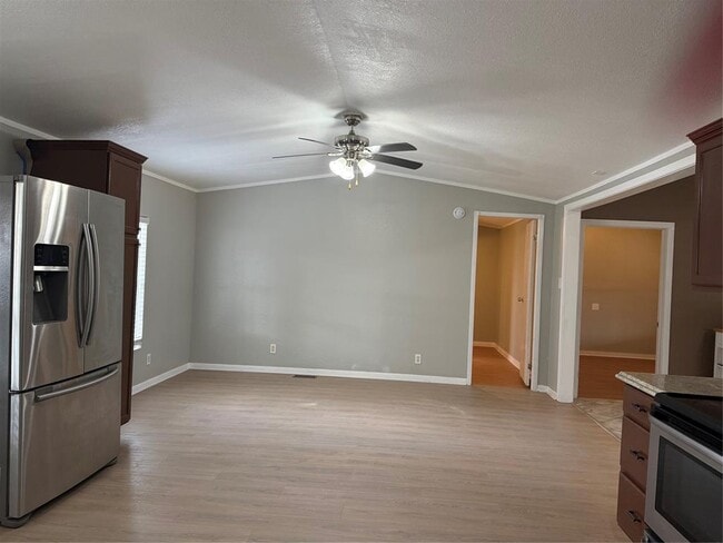 Building Photo - 7200 Fm 487