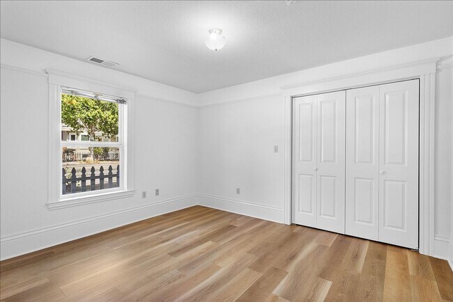Building Photo - 2162 Santa Clara Ave