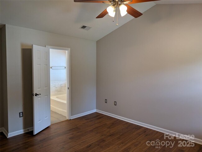 Building Photo - 9935 Redbud Tree Ct