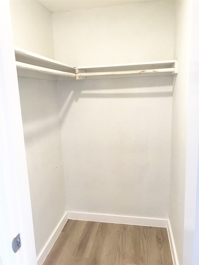 Building Photo - 3510 Fox Dr