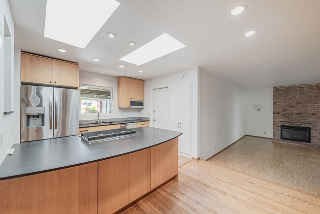 Building Photo - 939 Poplar Ave