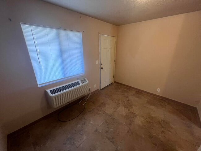 Building Photo - 502 U.S. Rte 66