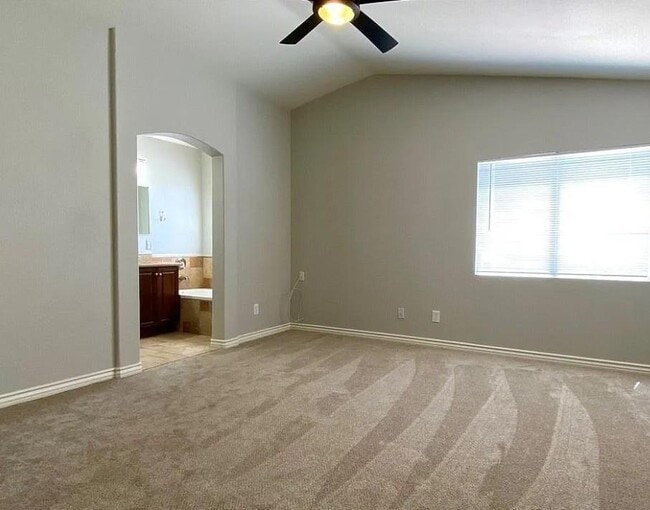 Building Photo - 9317 Mountain Rise Ave