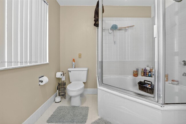 Building Photo - 9481 Oak Grove Cir