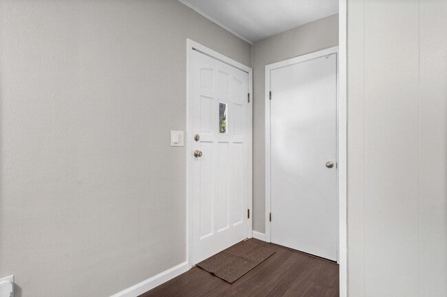 Building Photo - Charming 4-Bedroom Home in Desirable Neigh...