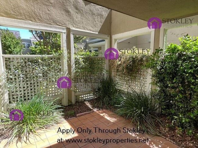 Building Photo - 249 Kingston Way