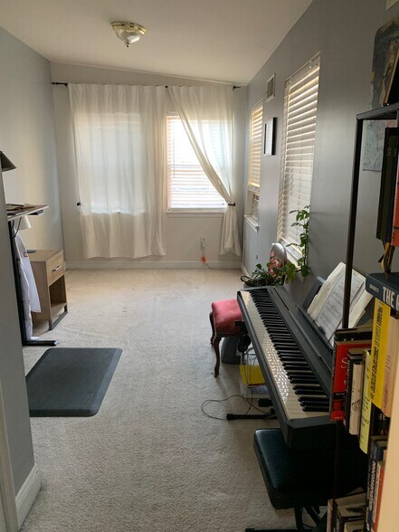 Rear Bedroom - 18 S Castle St