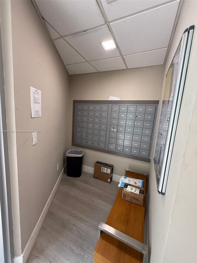 Building Photo - 6801 Indian Creek Dr
