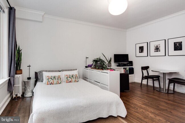 Building Photo - Adams Morgan Condo | Studio | 1 Bath | 310 Sf