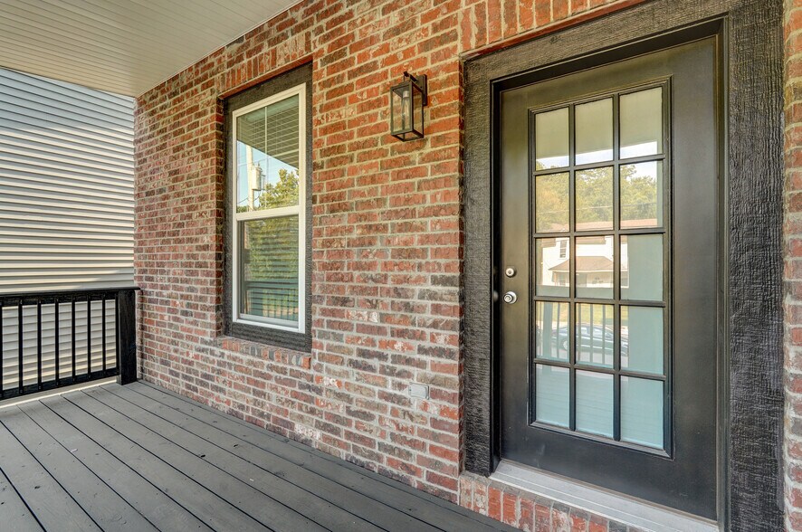 Building Photo - 327 S Florence Ave