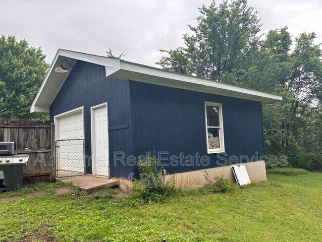 Building Photo - 6124 S Farm Rd 131