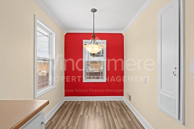 Building Photo - *MOVE IN SPECIAL * 1ST FULL MONTH FREE* Great 3-Bedroom Home IN The Garland District