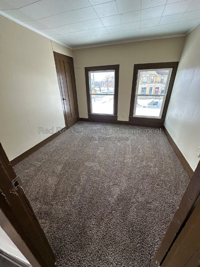 Building Photo - 171 1/2 Linn Street
