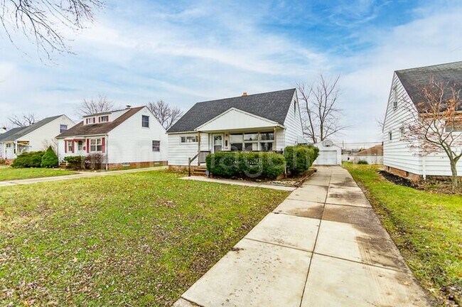 Building Photo - 4 Bedroom 2 Bath Cape Cod in Maple Hts