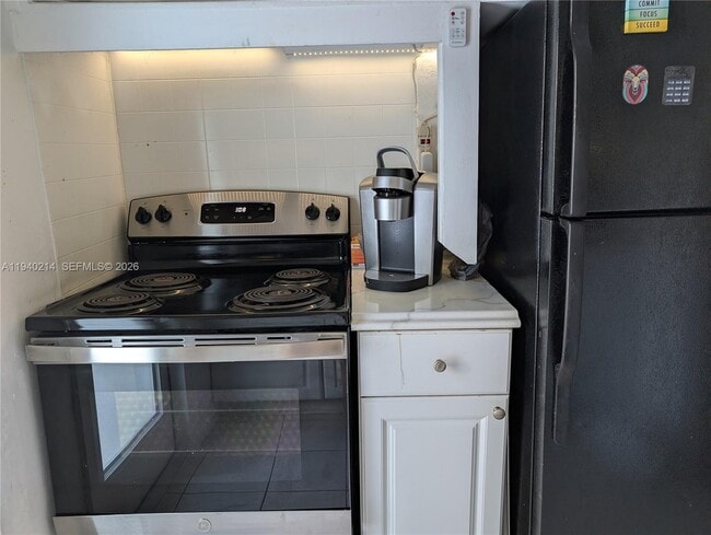 Building Photo - 311 SW 2nd Ave