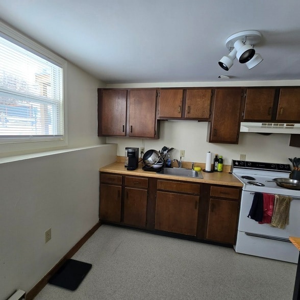 Building Photo - 2 Hancock St