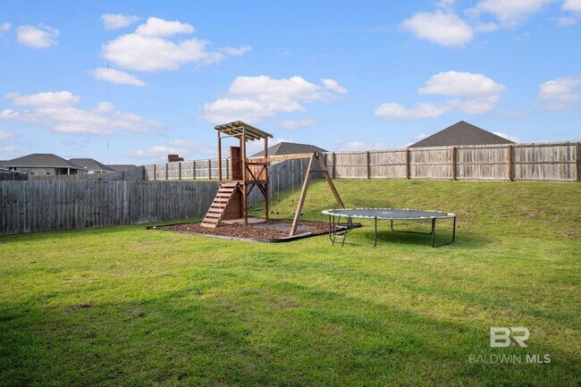 Building Photo - 30955 Semper Dr