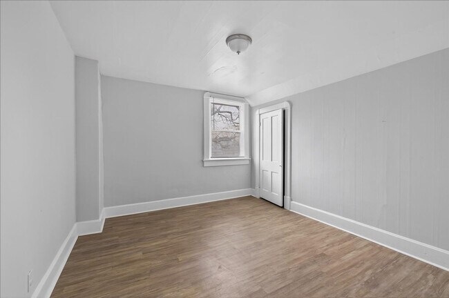 Building Photo - 1135 S Richland St