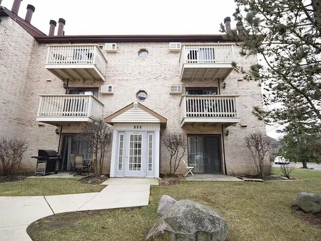 Building Photo - 448 E Osage Ln