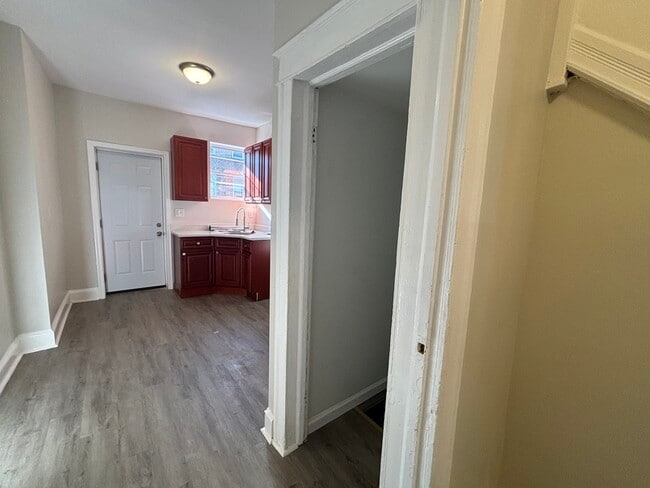 Building Photo - 410 N Loudon Ave