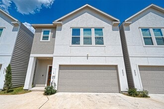 Building Photo - 882 Fortune St