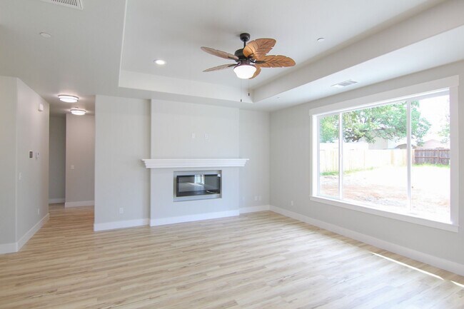 Building Photo - New Construction Home for Rent in Redding CA | Solar, Fenced Yard, 2 Car Garage