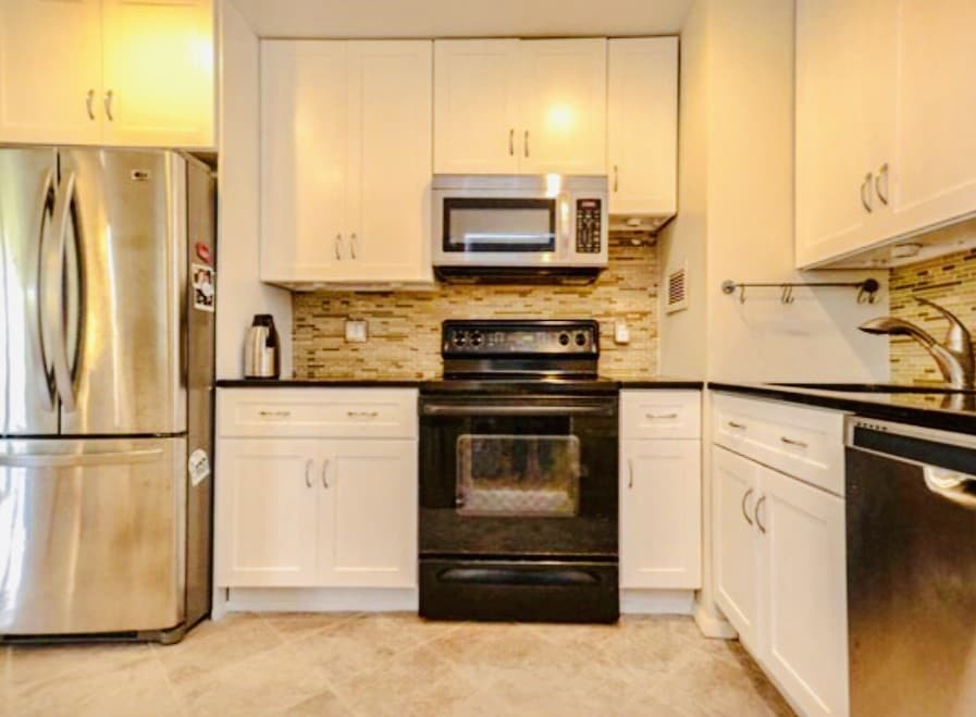 Building Photo - 1111 River