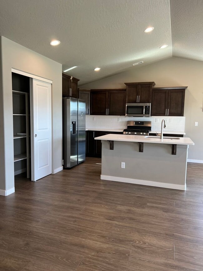 Building Photo - 3 Bedroom, 2 Bath Home  Built in 2022 - Po...