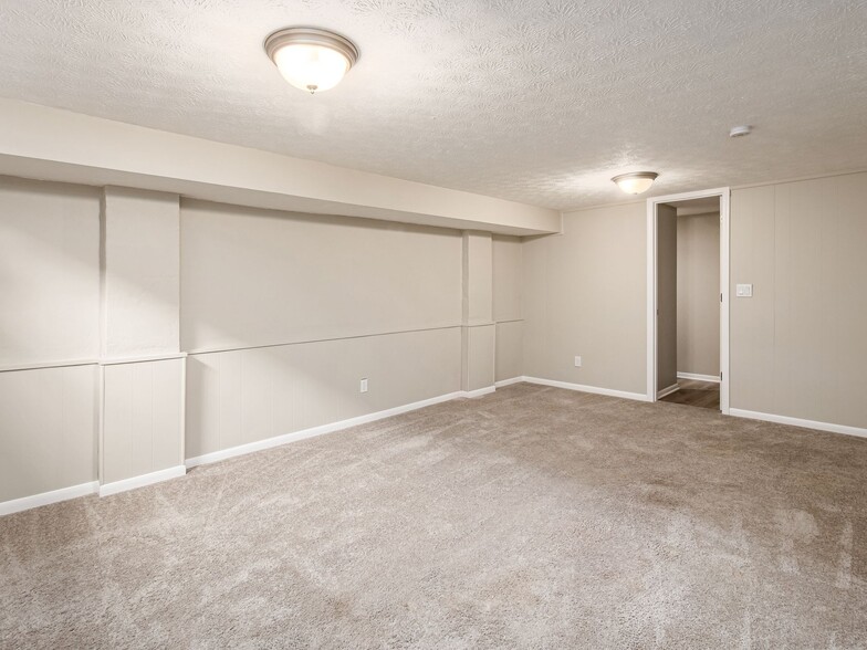Building Photo - 1766 Willoway Cir S