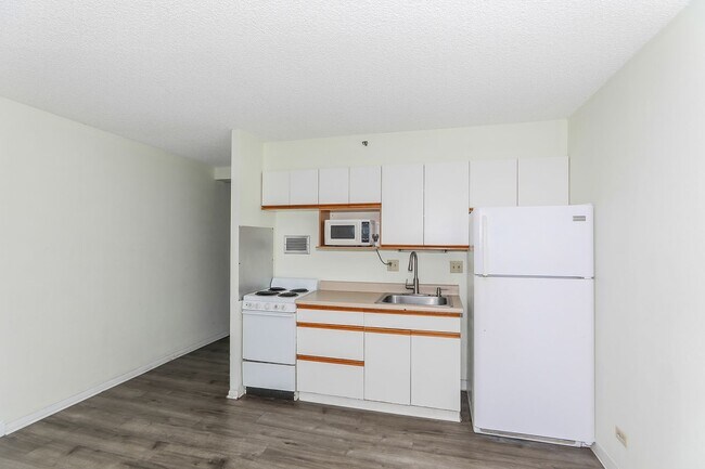 Building Photo - Marine Surf - Studio 1b 1parking! in Waikiki
