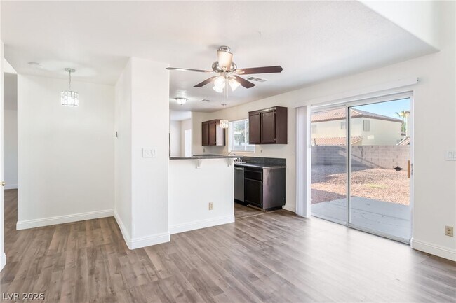 Building Photo - 4492 E Mesa Vista Ave