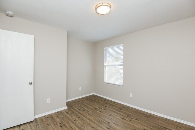 Building Photo - 6937 Brookglen Ln