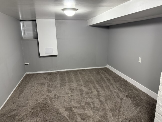 2nd bedroom carpeted - 606 N Woodington Rd