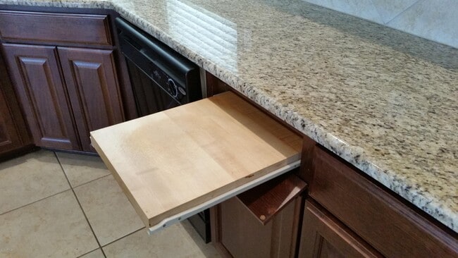 Building Photo - 5627 W Huntington Dr