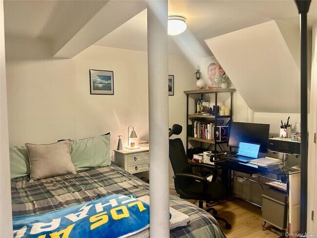 Building Photo - 147 Mitchell Ave