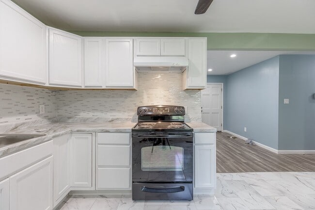 Building Photo - A Haven of Comfort and Convenience