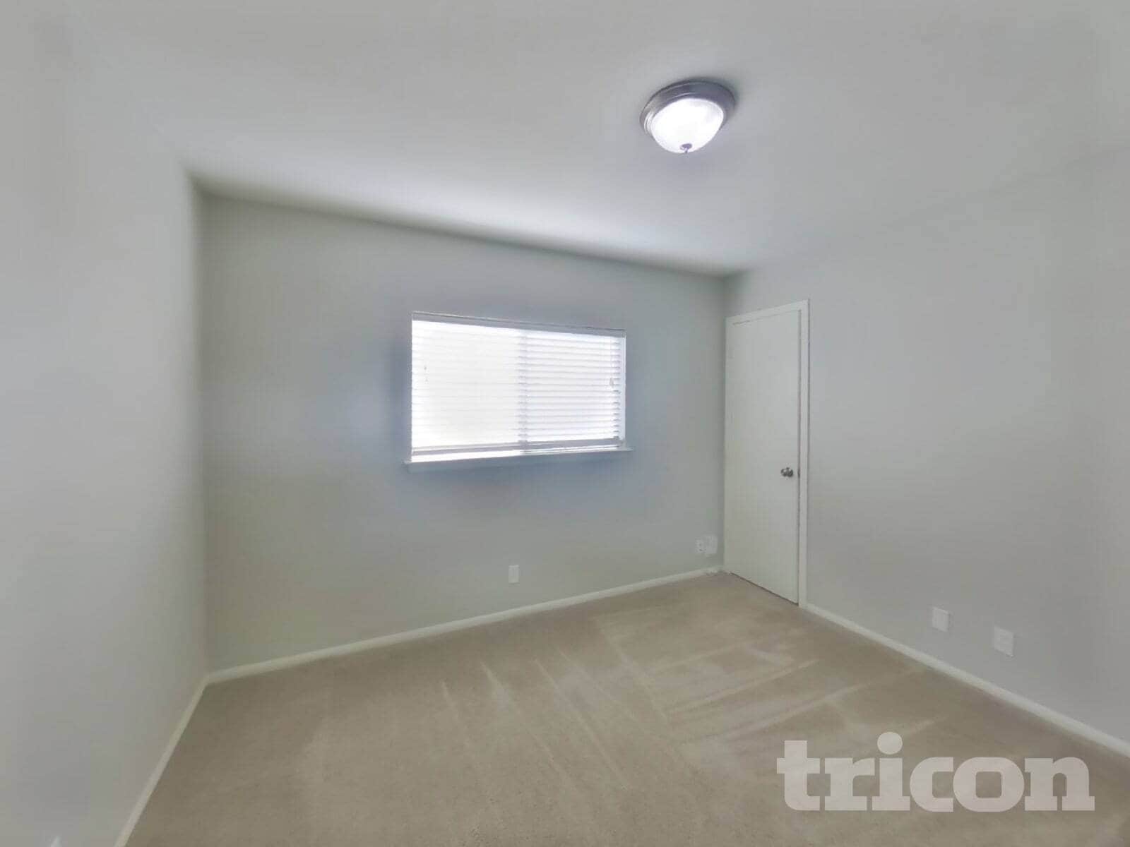 Building Photo - 7606 Chatsworth