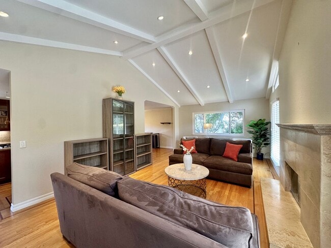 Building Photo - Beautiful San Rafael Home