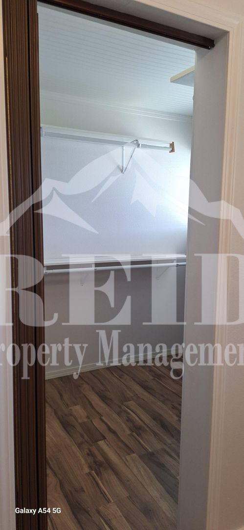 Building Photo - East Bremerton Rambler - 3 Bed 1 Bath with Garage and Carport Parking