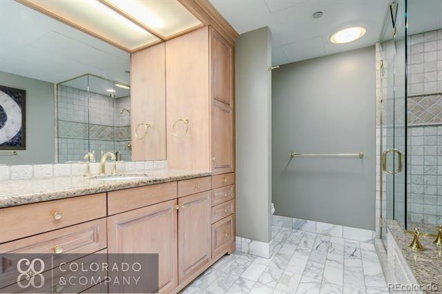 Building Photo - 400 E 3rd Ave