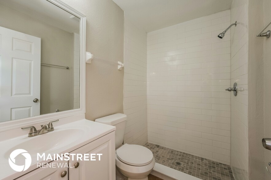 Building Photo - 3803 E 6th St