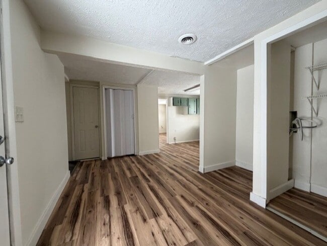 Building Photo - 2 Bed 1 Bath Single Family Home Available in Fairborn