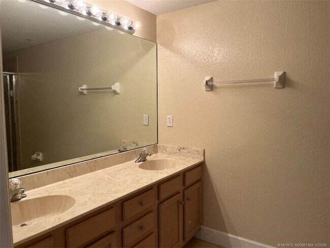 Building Photo - 4210 Gator Trace Ave