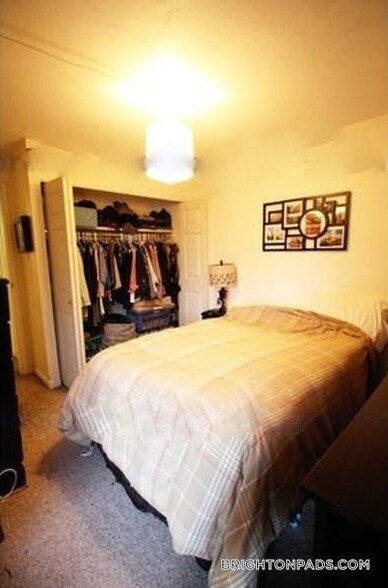 Building Photo - 144 Kenrick St