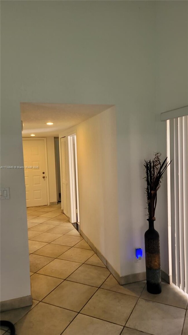 Building Photo - 301 Lakeside Ct
