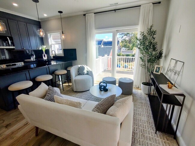 Building Photo - 93 Grove St