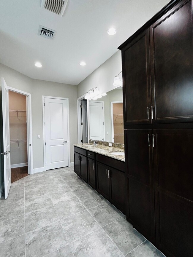 Building Photo - 5468 Pecan Dr