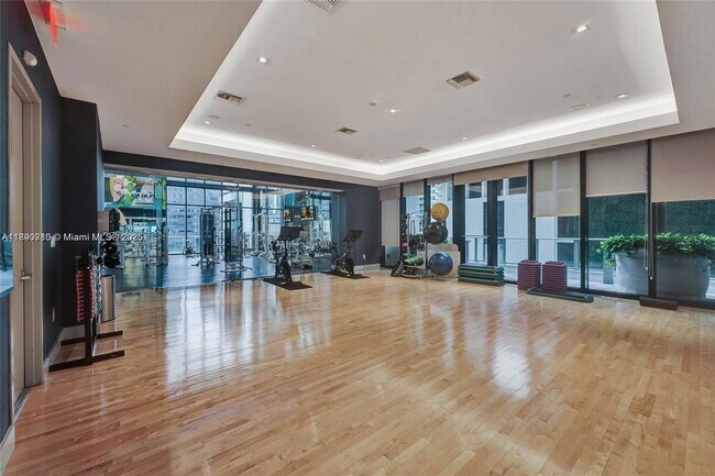 Building Photo - 1010 Brickell Ave