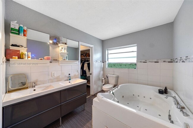 Building Photo - 2534 Monroe St